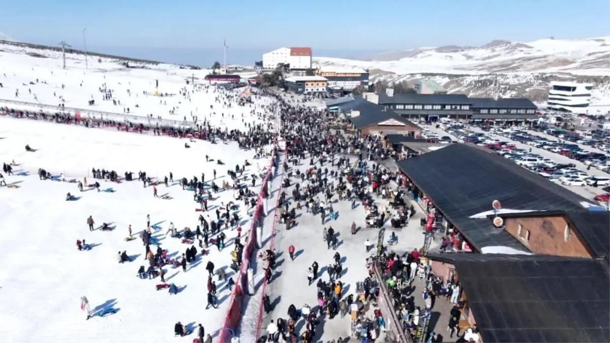 Erciyes Kayak Merkezi'ni 2,75 Milyon Kişi Ziyaret Etti