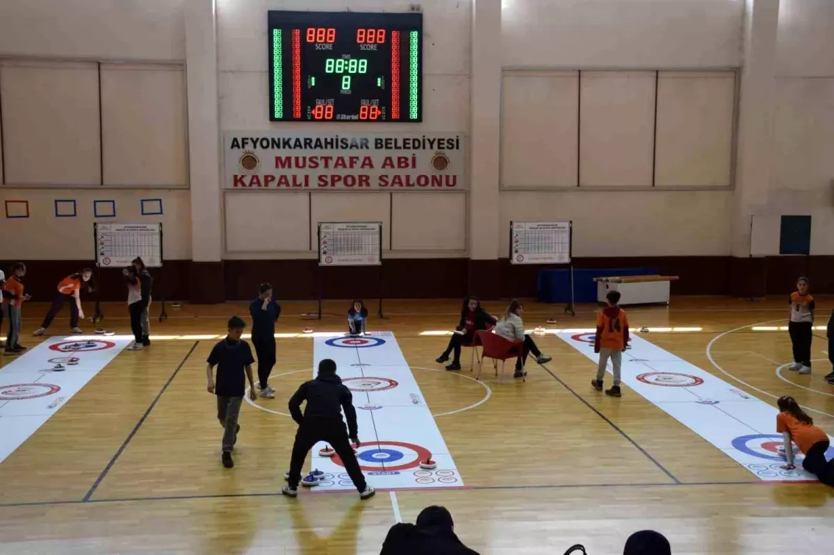 23 Nisan Ulusal Egemenlik ve Çocuk Bayramı'nda Floor Curling Turnuvası Düzenlendi