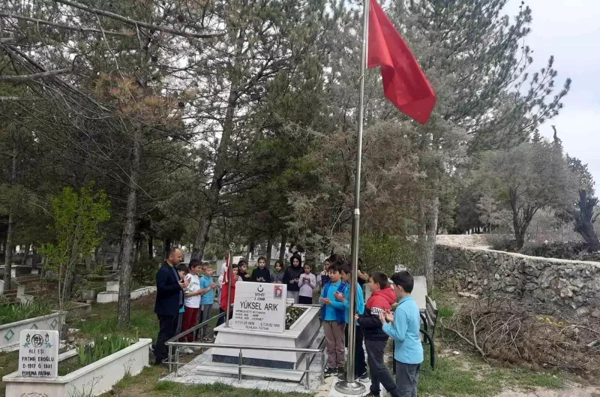 Hisarcık'ta minik öğrenciler şehitleri unutmadı