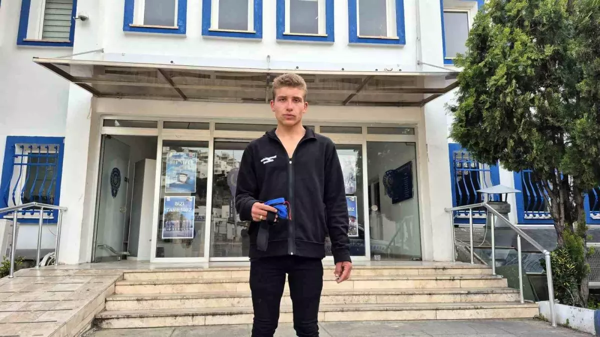 Bodrum'da Kağıt Toplayıcısı Altınları Emniyete Teslim Etti