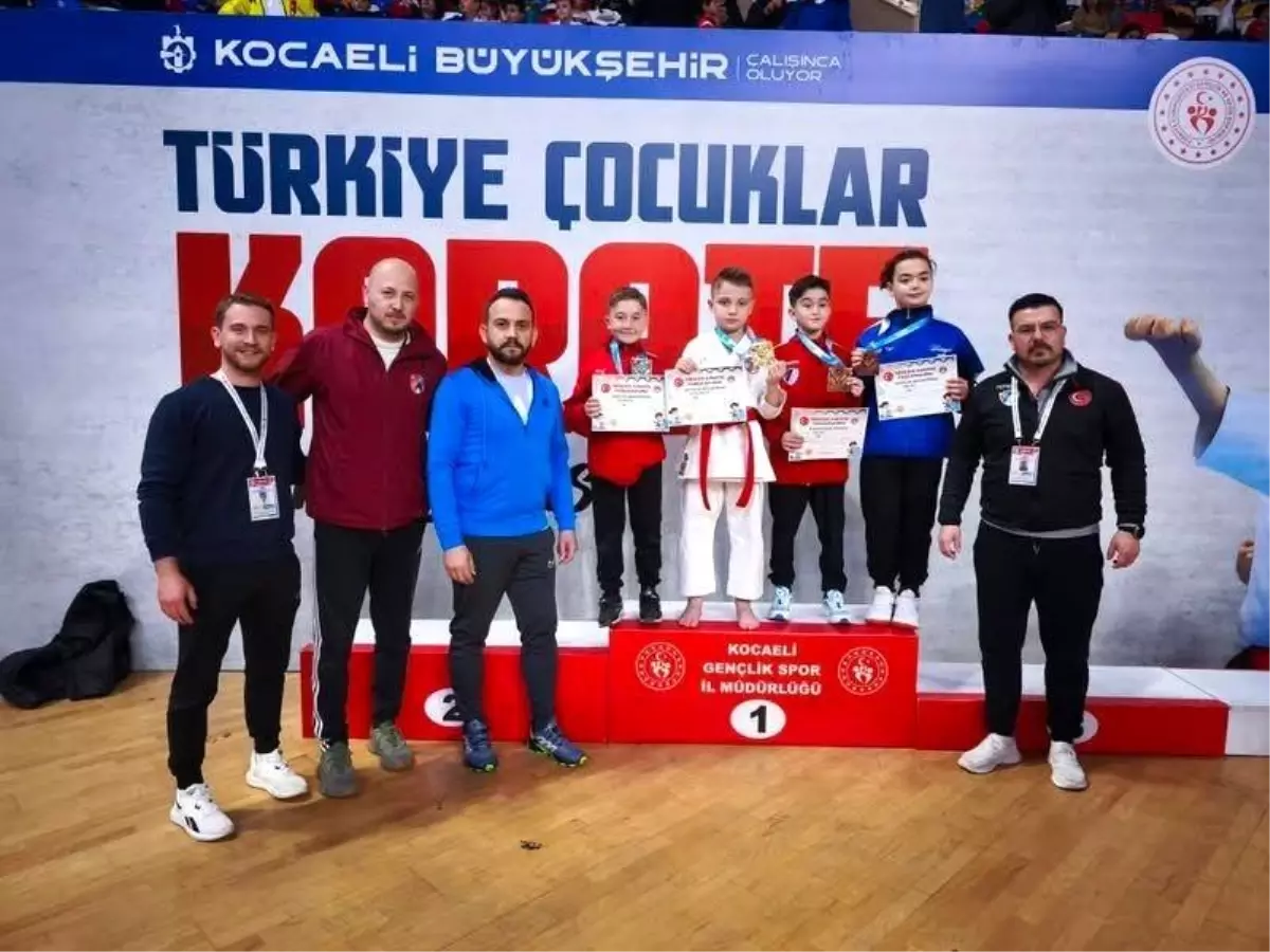 Düzceli Sporcular Türkiye Karate Şampiyonası'nda Madalya Kazandı