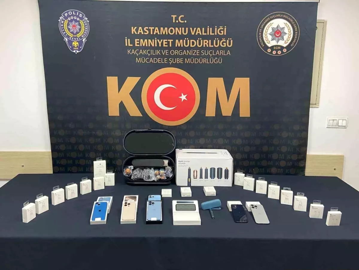 Kastamonu'da Kaçak Cep Telefonu Operasyonu Kastamonu'da Kaçak Cep Telefonu Operasyonu