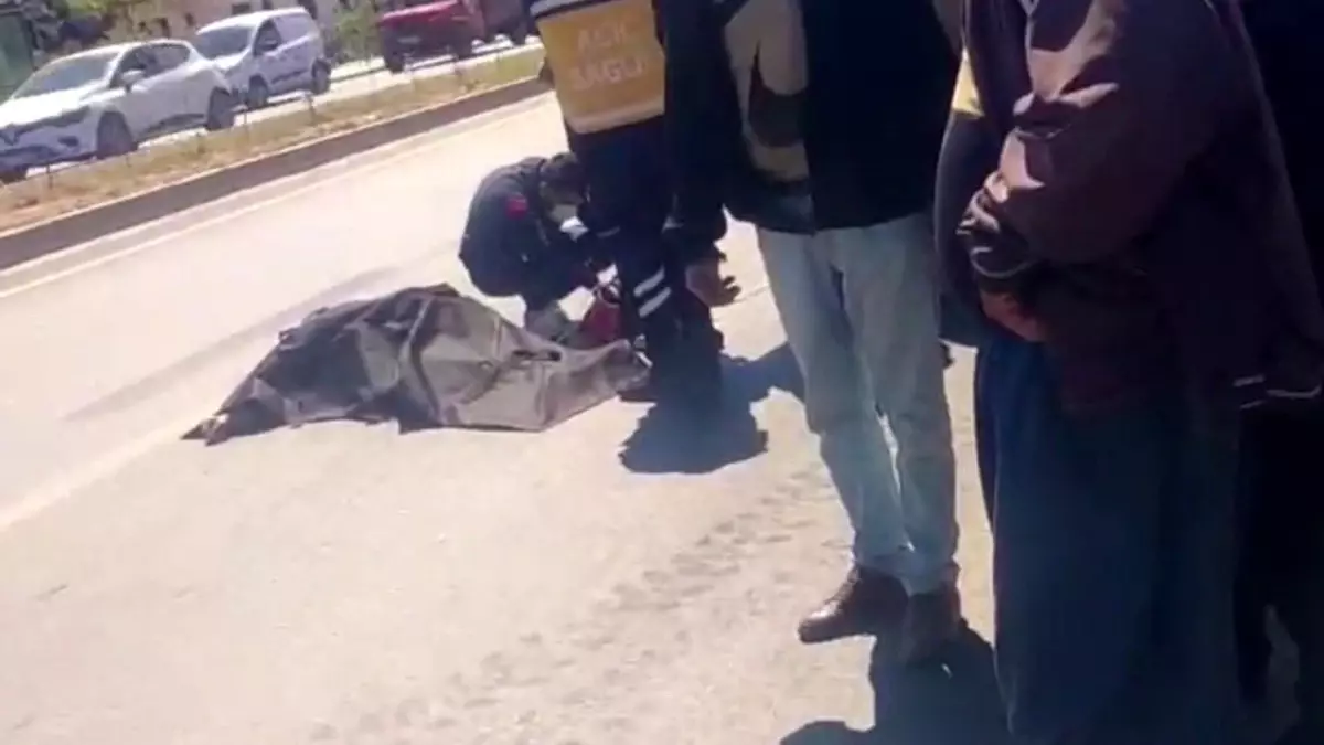 Mersin'de Kamyonet Çarpan Yaşlı Adam Hayatını Kaybetti