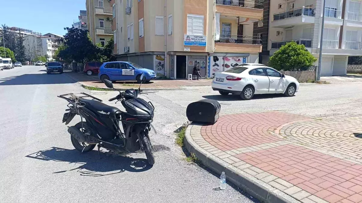 Manavgat'ta Motosiklet ve Otomobil Çarpıştı: Bir Yaralı