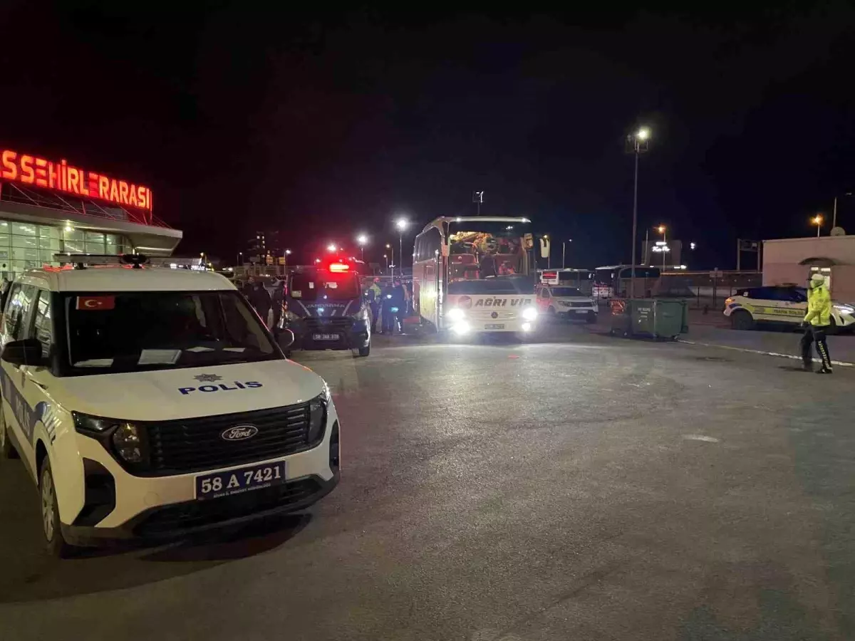 Sivas'ta Karayolunda Bulunan Cesedin Kimliği Belirlendi