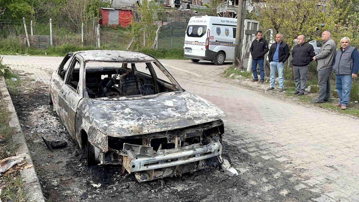 Çorlu'da Park Halindeki Otomobil Yandı, Sahibi Şoke Oldu
