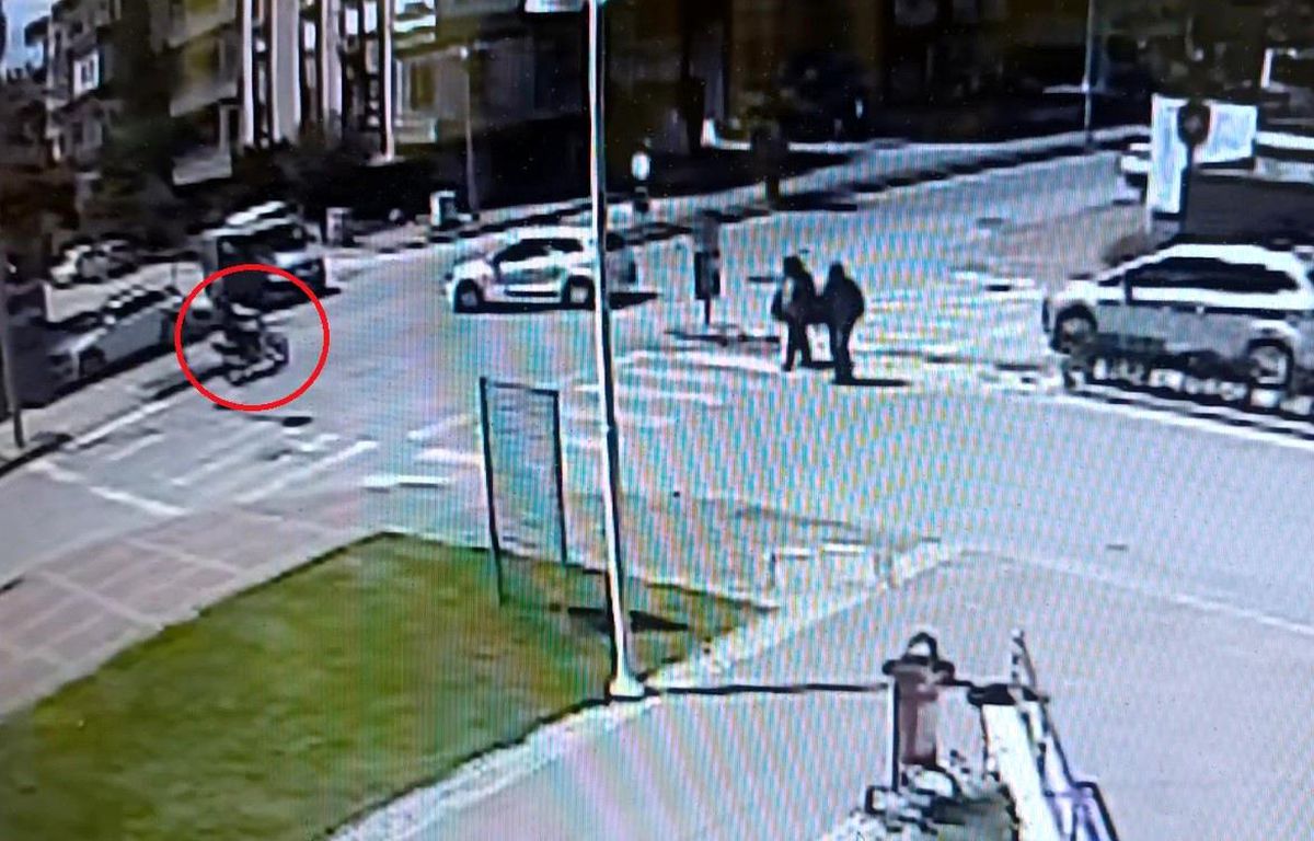 Antalya'da Motosiklet ve Otomobil Çarpıştı: Bir Yaralı