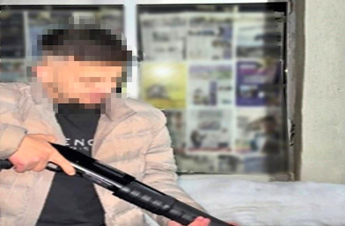 Bitlis'te Silahlı Fotoğraf Paylaşan 4 Kişi Yakalandı