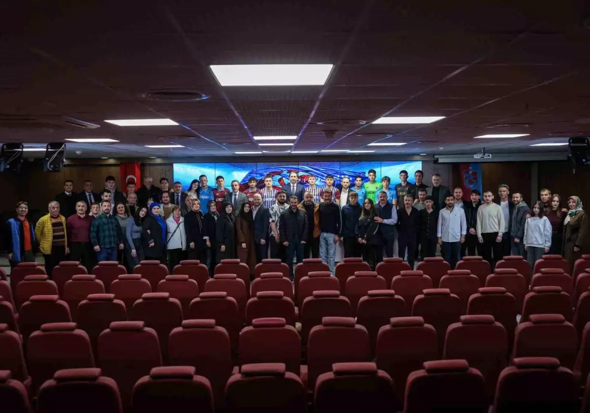 Trabzonspor'dan U19 Takımına Profesiönel Sözleşme