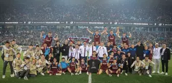 Trabzonspor, U19 takımından 13 futbolcuyla profesyonel sözleşme imzaladı