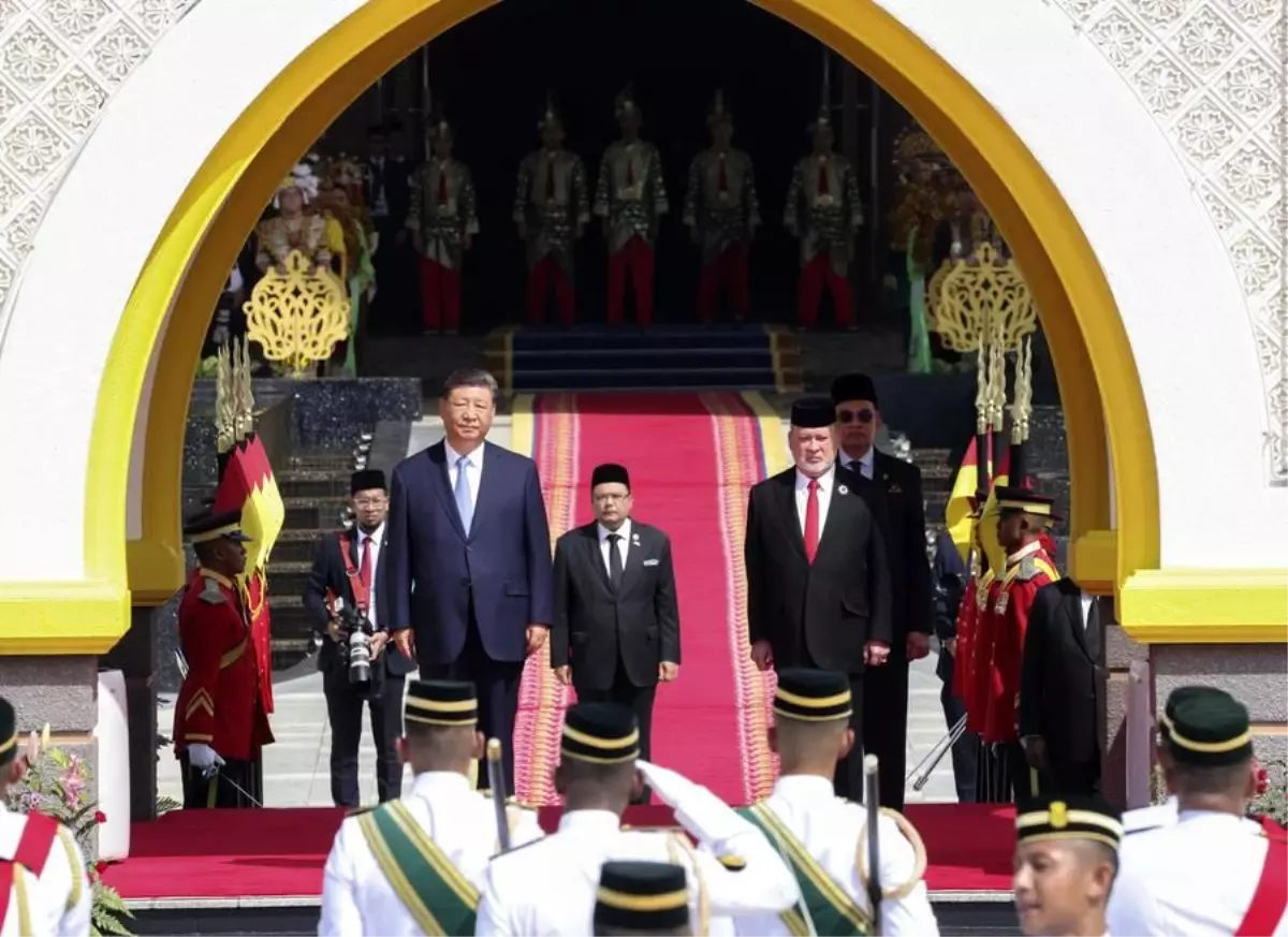 Çin Cumhurbaşkanı Xi Jinping, Malezya Kralı ile Görüştü