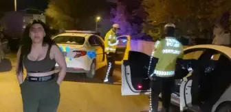 Polisi çileden çıkardı, gazetecilere saldırdı: Filtreli çeksin makyajım yok
