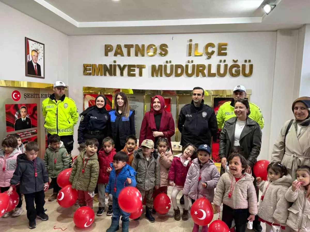 Minik Öğrencilerden Emniyete Polis Haftası Ziyareti
