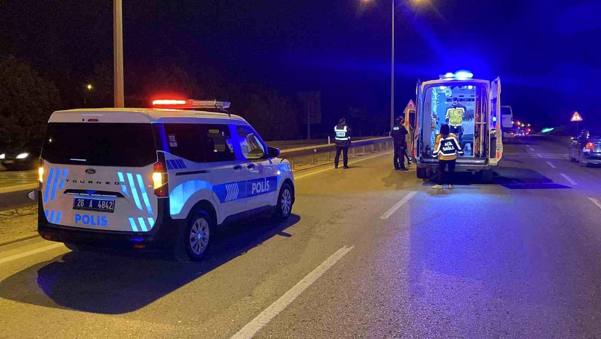 Eskişehir'de Trafik Kazası: Kadın Sürücü Yaralandı