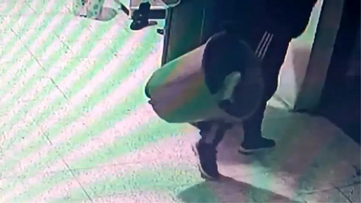 Nevşehir'de Çöp Toplama Görevlisi Ayakkabı Çaldı