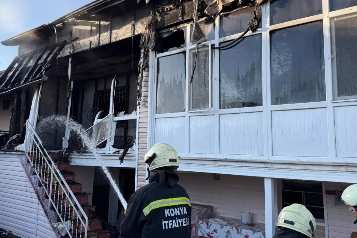 Eski eşi ile komşularını darbedip, evi yaktı