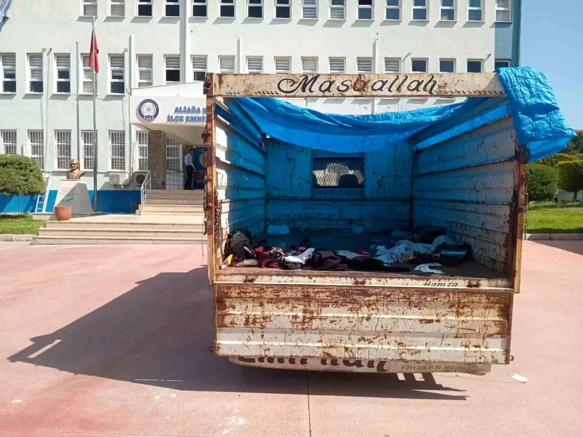 İzmir'de Göçmen Kaçakçılığı Operasyonu: 24 Göçmen Yakalandı