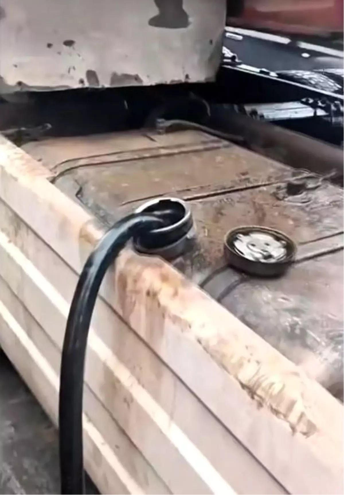 Iğdır'da Kaçak Akaryakıt Operasyonu: 4 Bin 51 Litre Ele Geçirildi