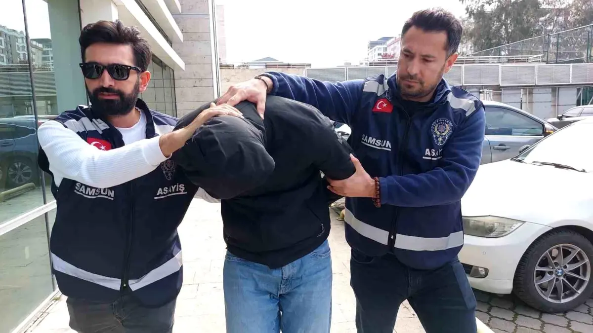 Samsun'da Boşanma Aşamasındaki Eşini Sokakta Öldüren Gencin Yakını Adliyeye Sevk Edildi