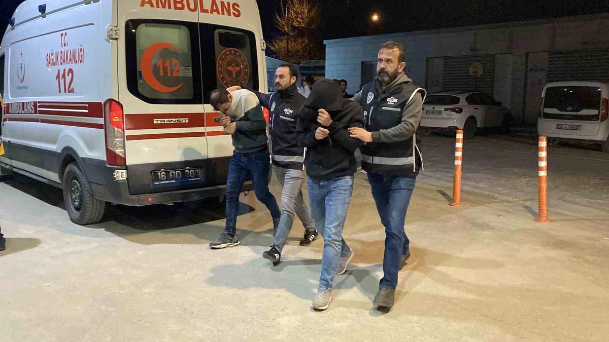 Bursa'da Kuyumculara Sahte Altın Satan İki Şahıs Yakalandı