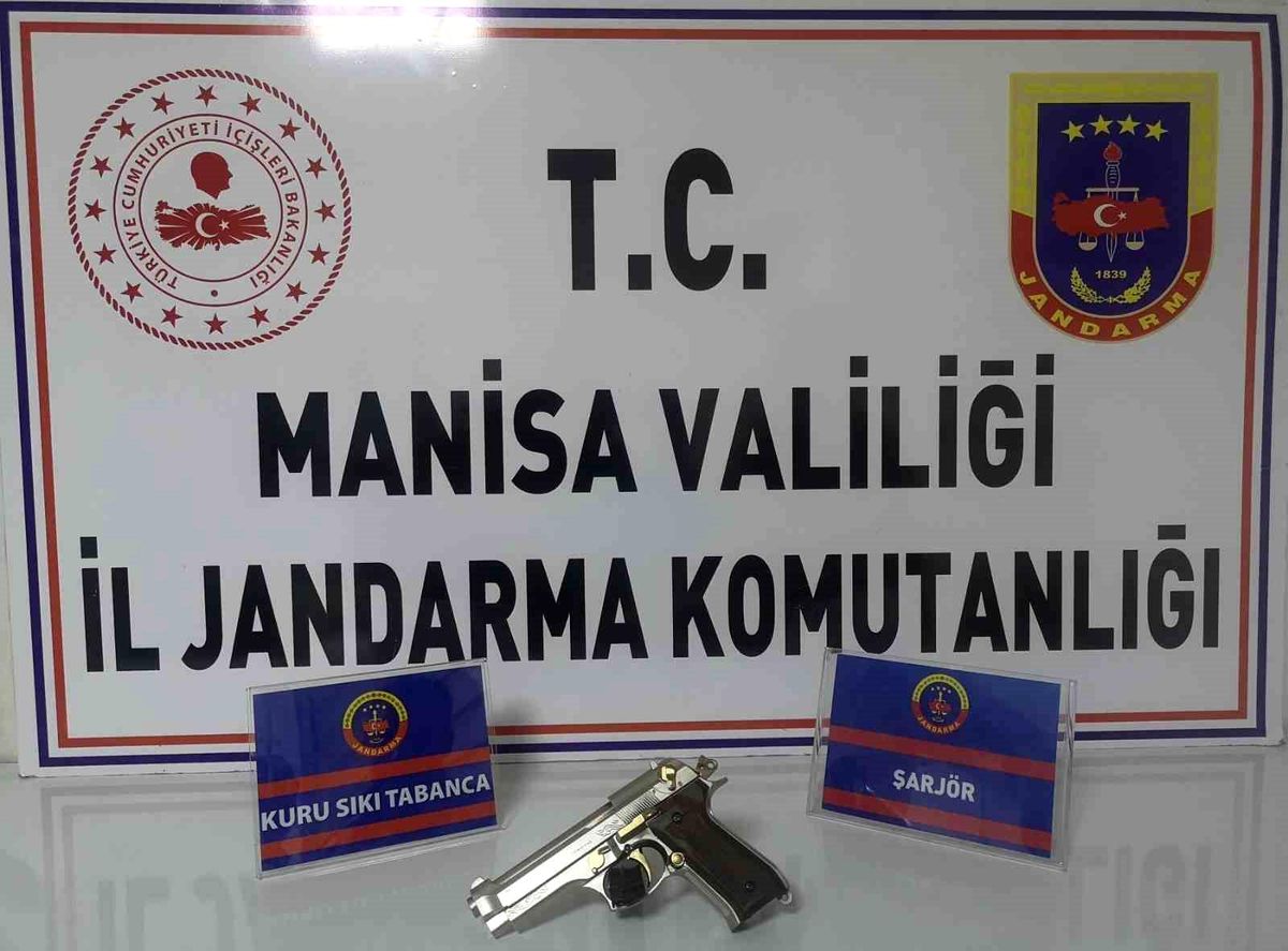 Manisa'da Şüpheli Üst Aramasında Ruhsatsız Tabanca Ele Geçirildi