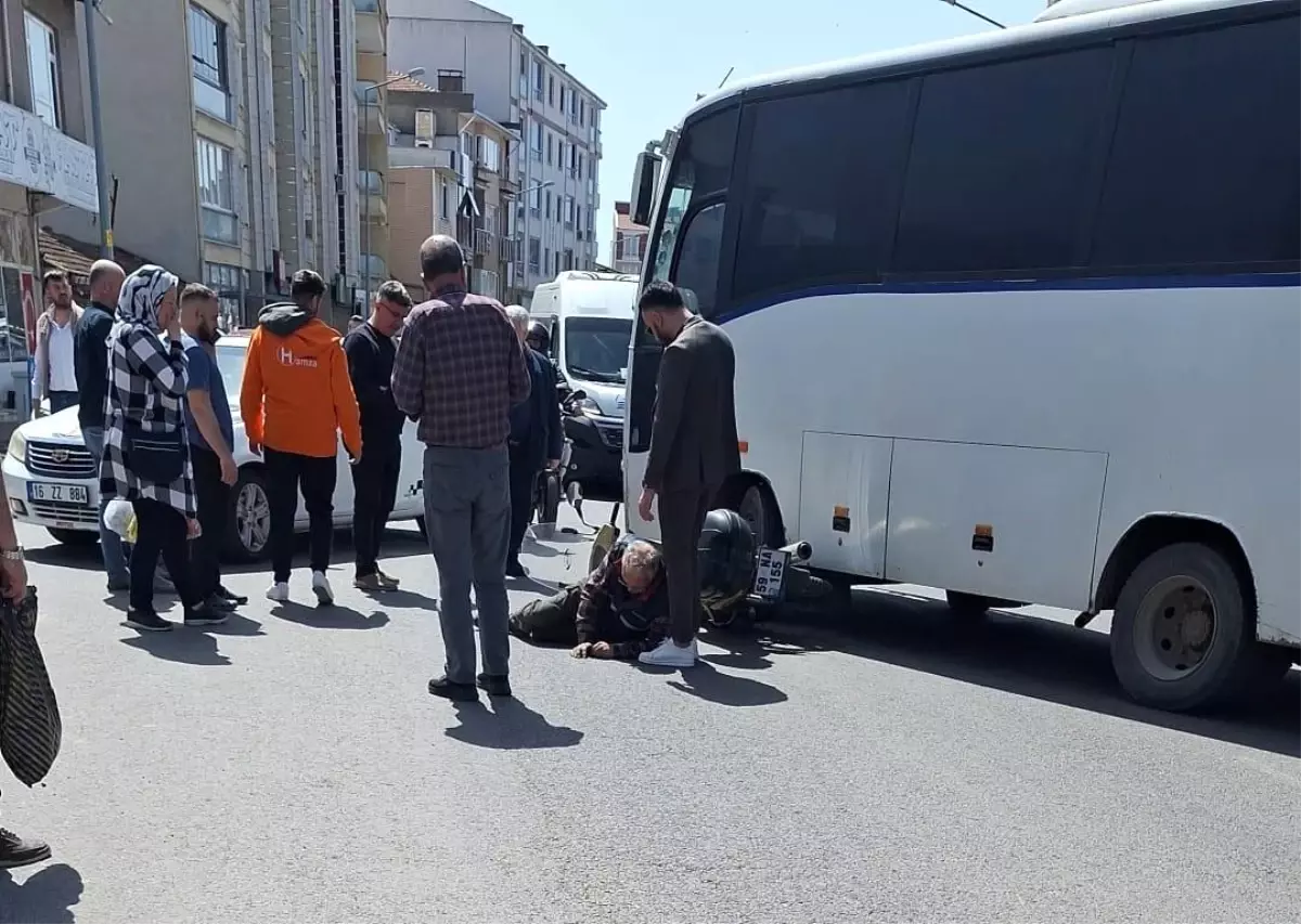 Tekirdağ'da Motosiklet-Minibüs Çarpışmasında 1 Kişi Yaralandı