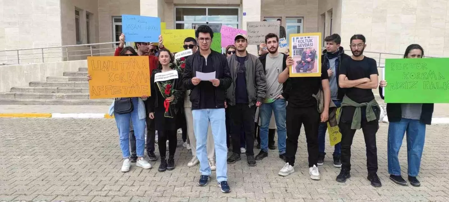 Harran Üniversitesi Öğrencilerinden Sokak Köpeği ve Güvenlik Sorunlarına Tepki Eylemi