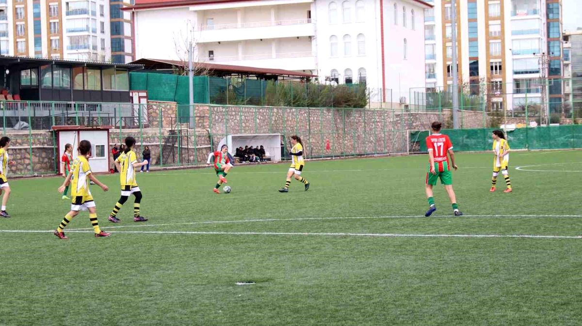 Elazığ'da Okul Sporları Futbol Yarı Final Müsabakaları Tamamlandı