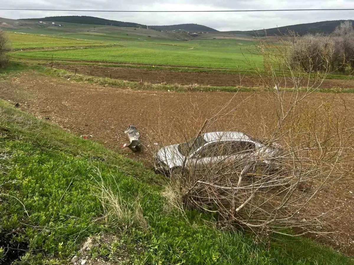 Yozgat'ta Kaza: Araç Şarampole Uçtu, Sürücü Yara Almadan Kurtuldu