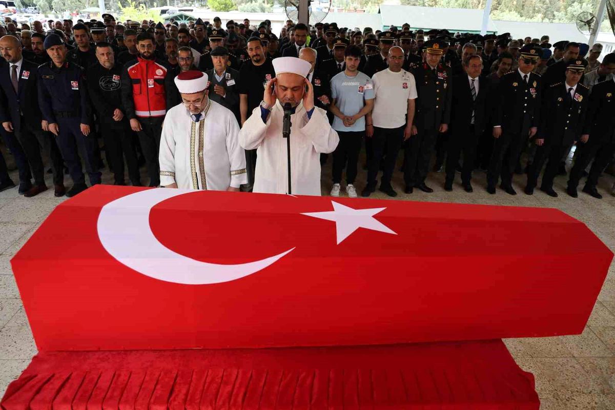Antalya'da Kalp Krizi Geçiren Polis Memuru Esat Koyuncu Şehit Oldu