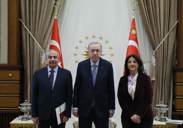 Sırrı Süreyya Önder evli mi? Sırrı Süreyya Önder evli mi?