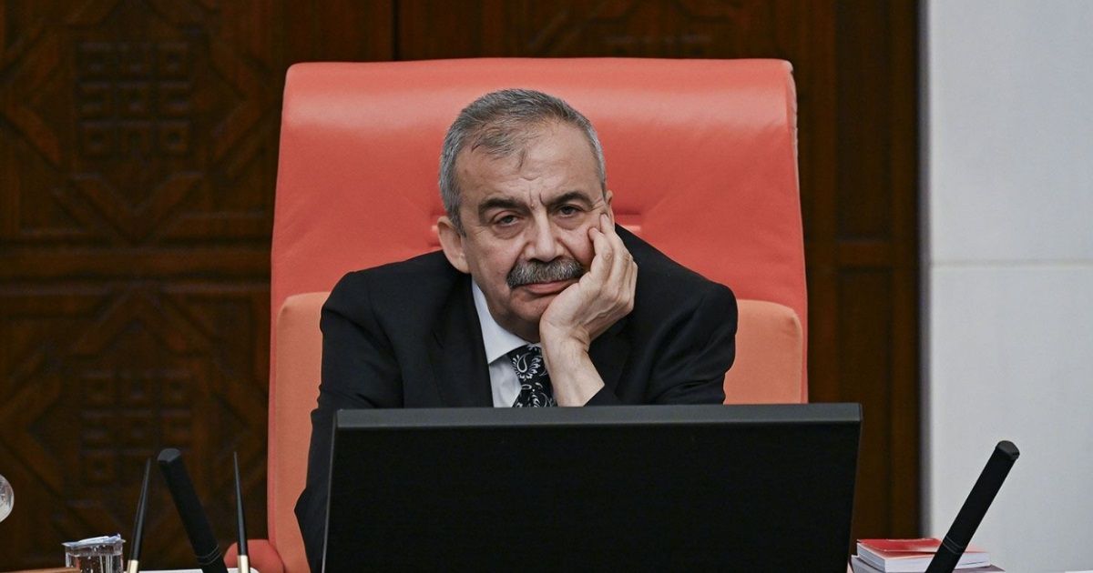 Sırrı Süreyya Önder evli mi?
