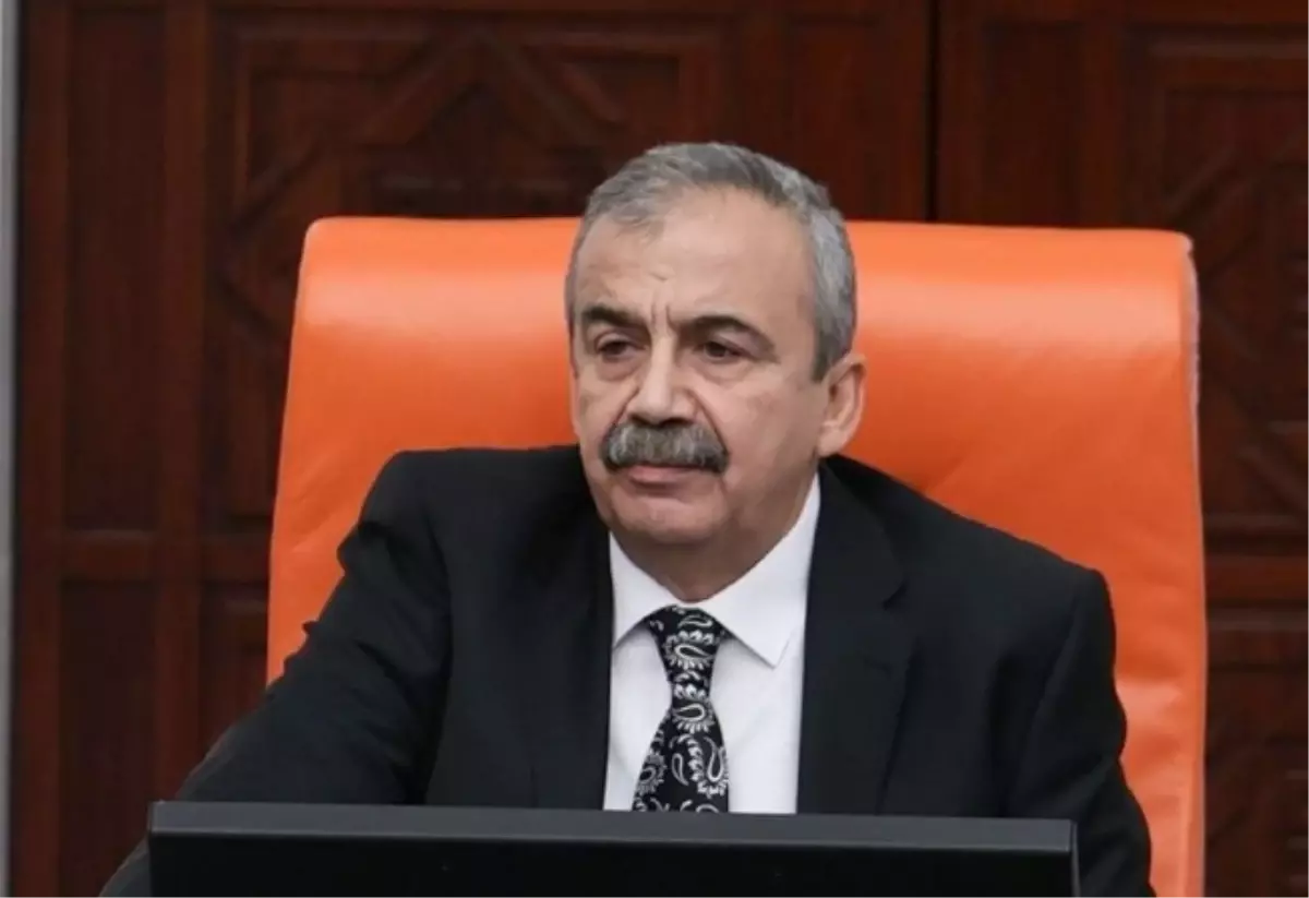 Sırrı Süreyya Önder hangi filmlerde oynadı? Sırrı Süreyya Önder filmleri!