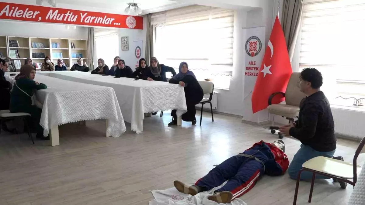 Bitlis'te Kadınlara İlk Yardım Eğitimi