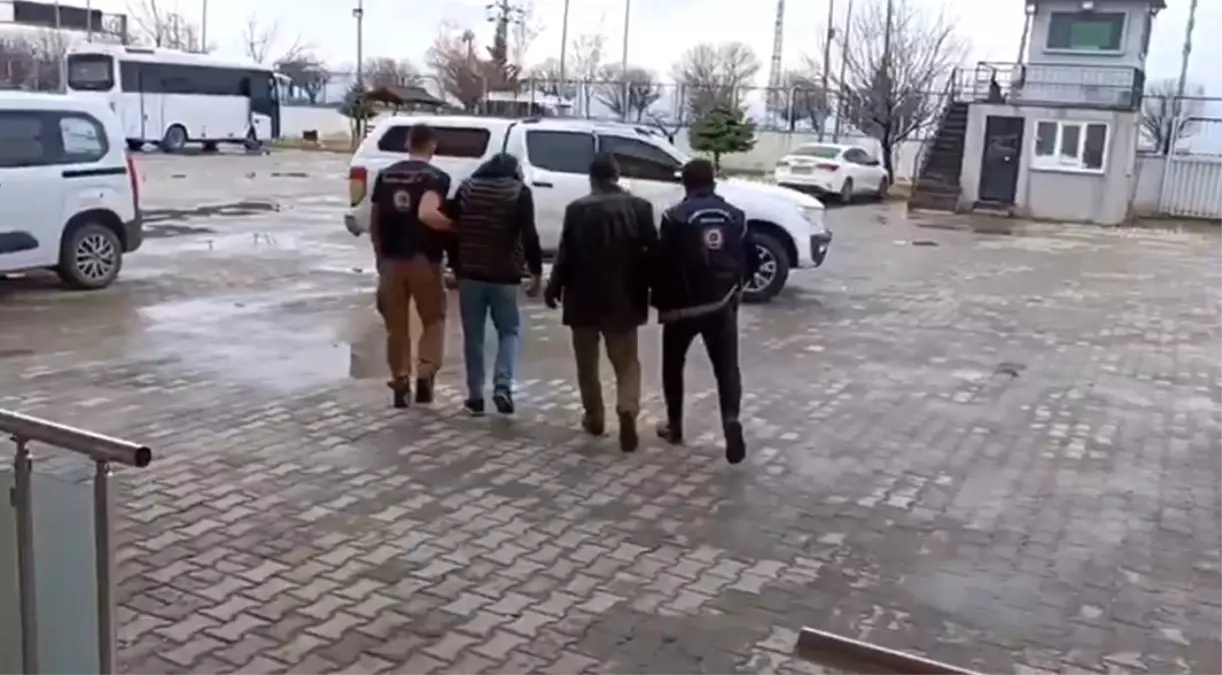 Van'da Göçmen Kaçakçılığı Operasyonu: 13 Tutuklama