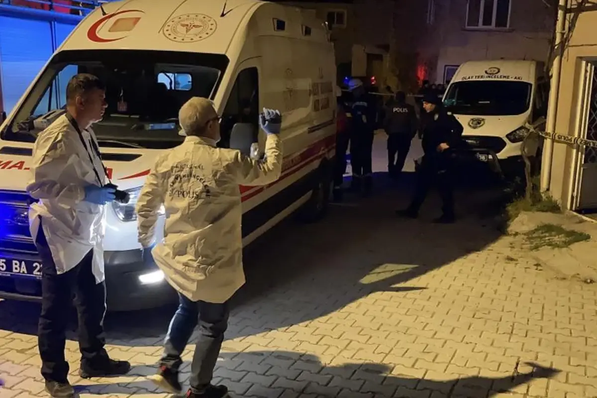 Yalnız adam evinde vücudunun yarısı yanmış şekilde ölü bulundu