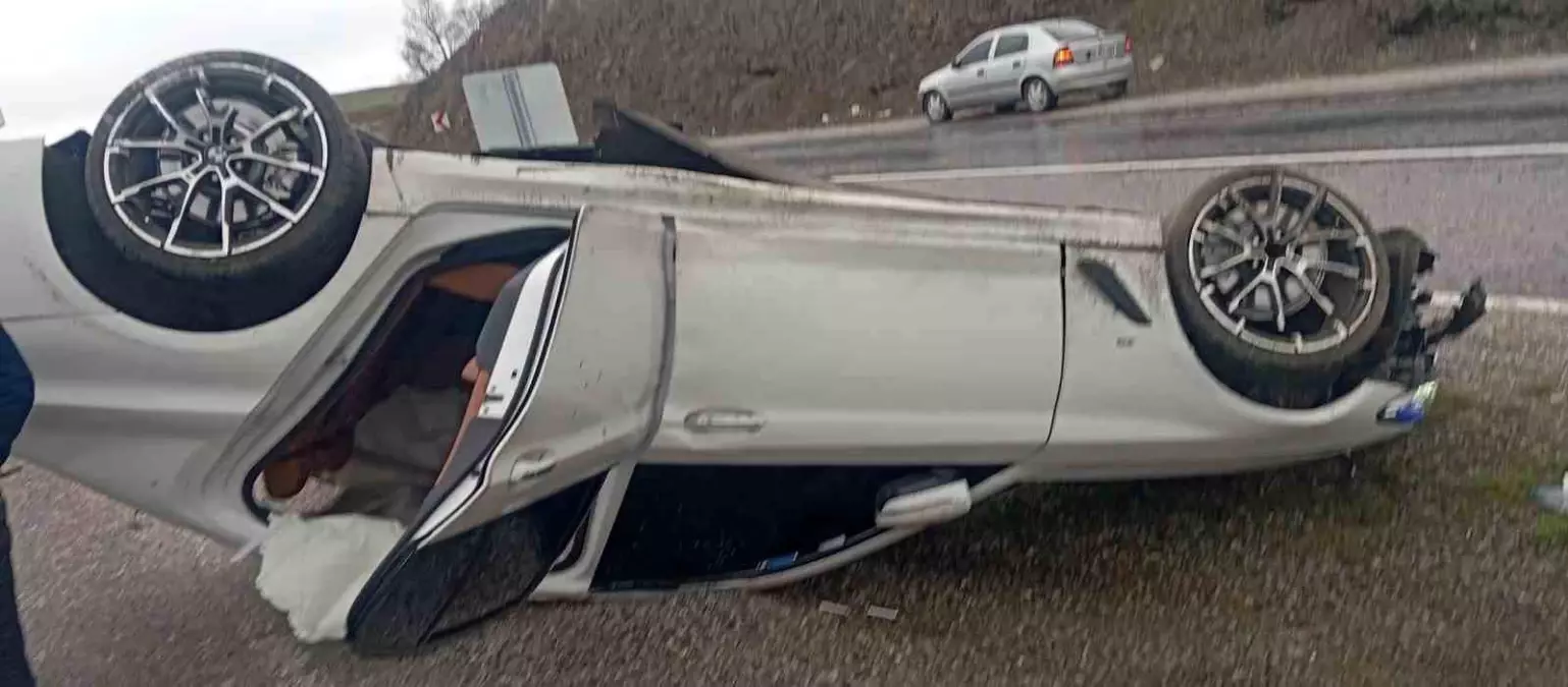 Yozgat'ta Lüks Araç Takla Attı: 3 Yaralı