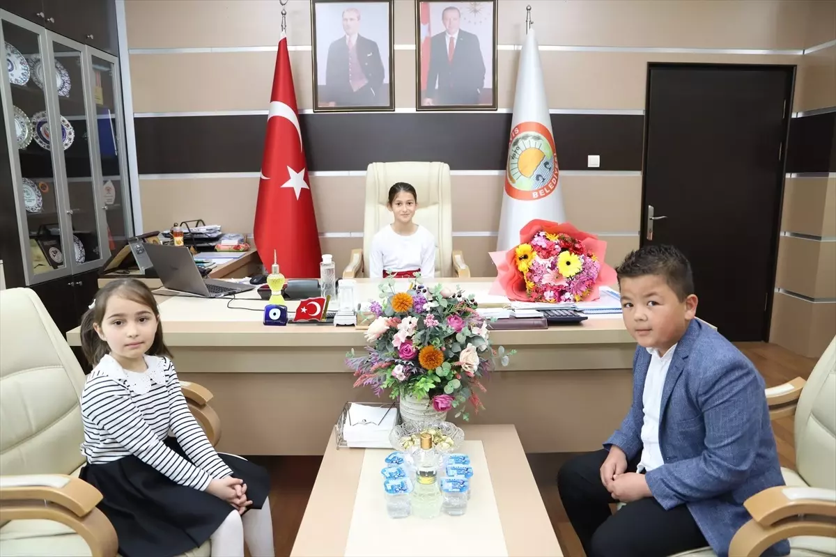 19 Mayıs'ta 23 Nisan Coşkusu: Başkanlık Koltuğu Öğrenciye Devredildi