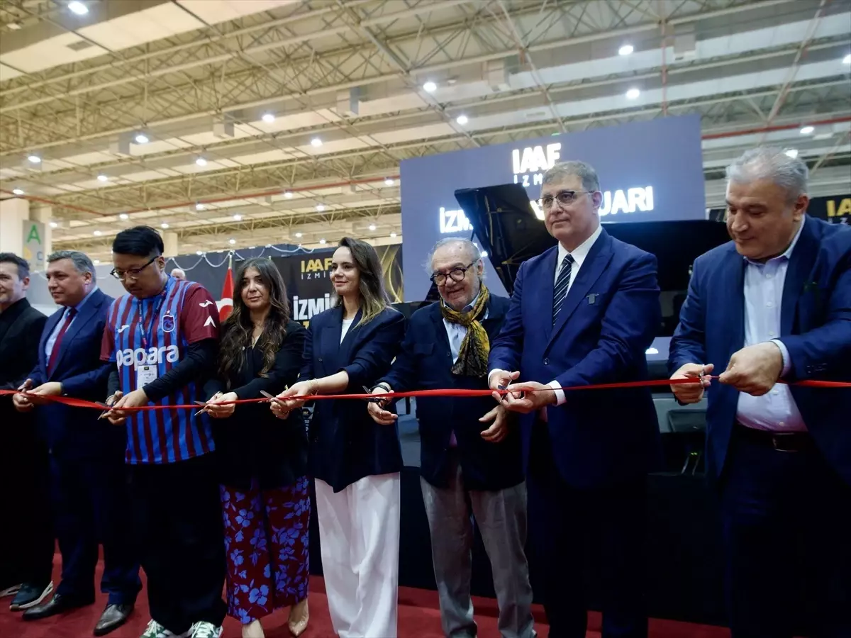 2. Uluslararası İzmir Sanat ve Antika Fuarı Kapılarını Açtı