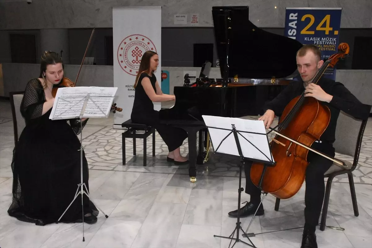 24. Afyonkarahisar Klasik Müzik Festivali'nde Çekya'dan Ars Essendi Üçlüsü Performans Sergiledi