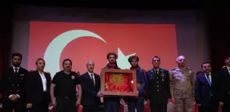 Çanakkale Kara Savaşları'nın 110. Yılı Kutlamaları: Sancak Hatay Mustafa Kemal Üniversitesine Verildi