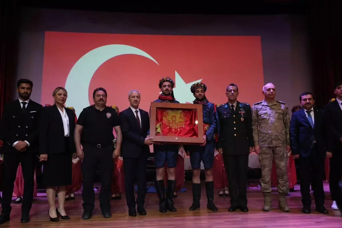 Çanakkale Kara Savaşları'nın 110. Yılı Kutlamaları: Sancak Hatay Mustafa Kemal Üniversitesine Verildi