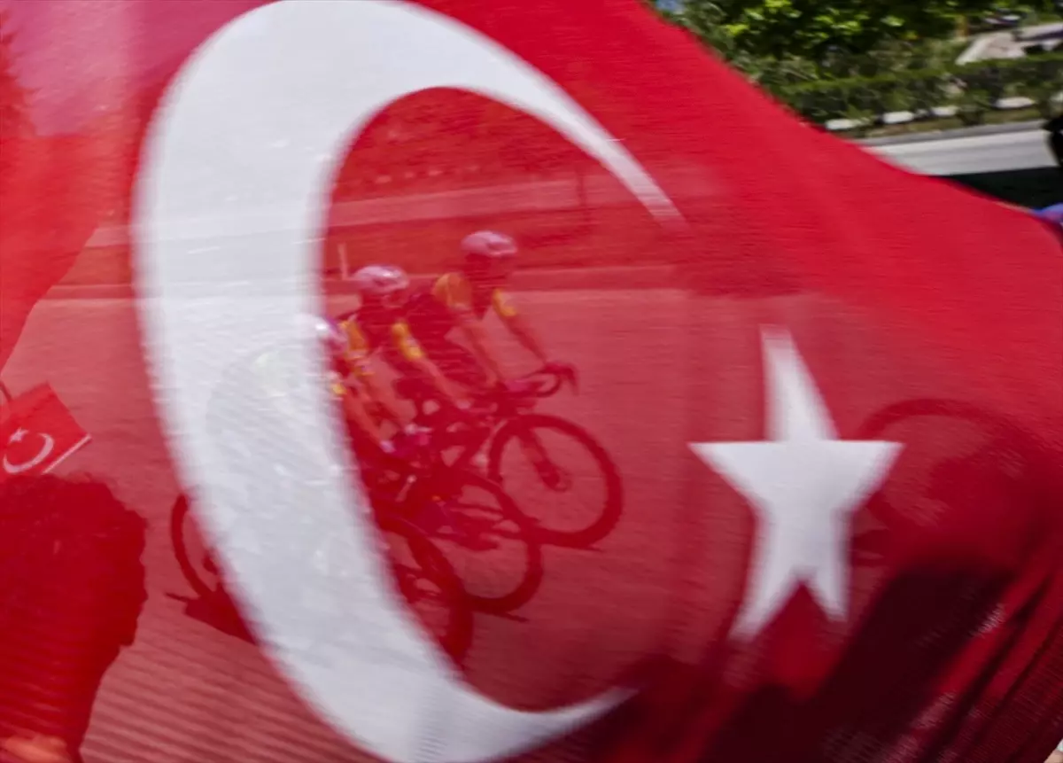 Alpecin-Deceuninck Takımından Tibor Del Grosso, Türkiye Bisiklet Turu'nda İlk Etap Galibiyetini Aldı
