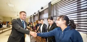 İstanbul, 23 Nisan Ulusal Egemenlik ve Çocuk Bayramı'nda Öğrencileri Ağırlıyor