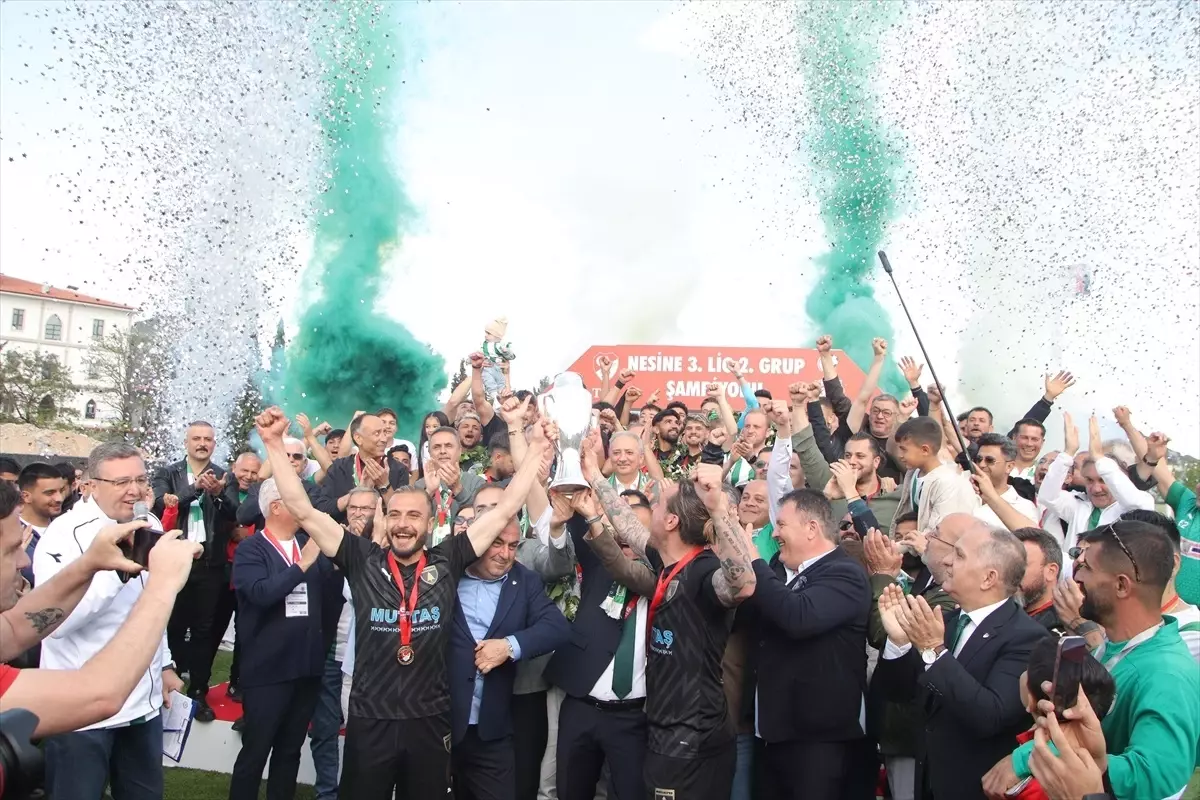 Muğlaspor, TFF 3. Lig'de Şampiyonluk Kupasını Kaldırdı