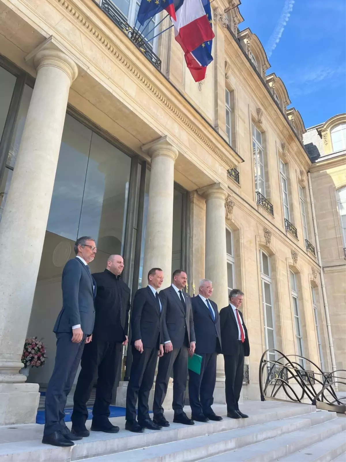 Ukrayna Heyeti Paris'te AB Yetkilileriyle Bir Araya Geldi