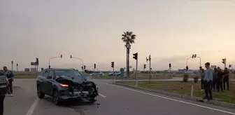 Adana'da Motosiklet ve Cip Çarpıştı: 2 Ağır Yaralı