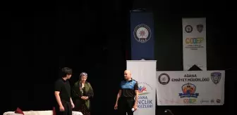 Adana'da Polis ve Öğrenciler Tiyatroda Buluştu