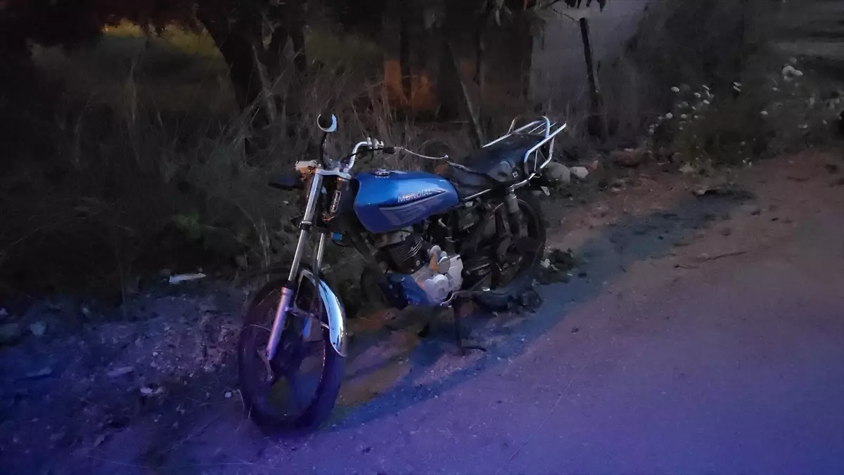 Kozan'da 'Dur' İhtarina Uymayan Motosiklet Sürücüsü Kaza Yaptı