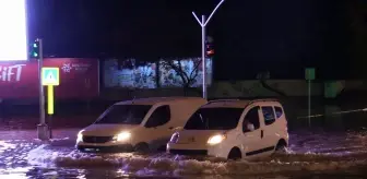 Adana'da Sağanak Yağış Hayatı Olumsuz Etkiledi